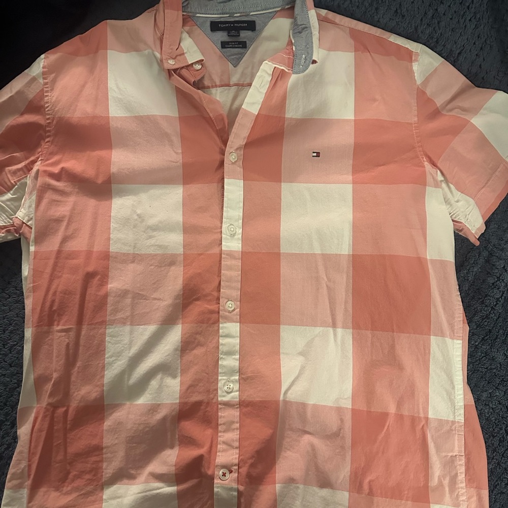 TOMMY HILFIGER DRESS SHIRT. SIZE XL. COLOR: PINK.